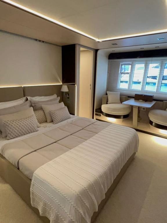 Azimut Flybridge 83  2017