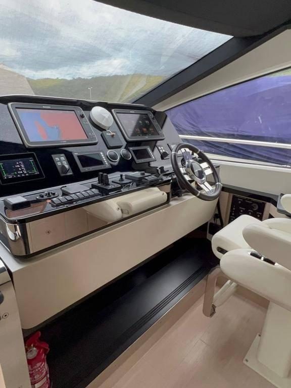 Azimut Flybridge 83  2017