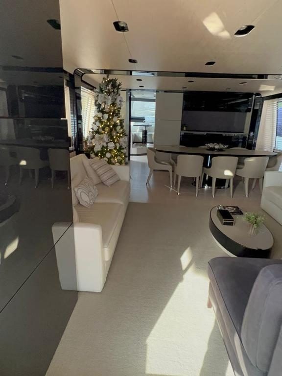 Azimut Flybridge 83  2017