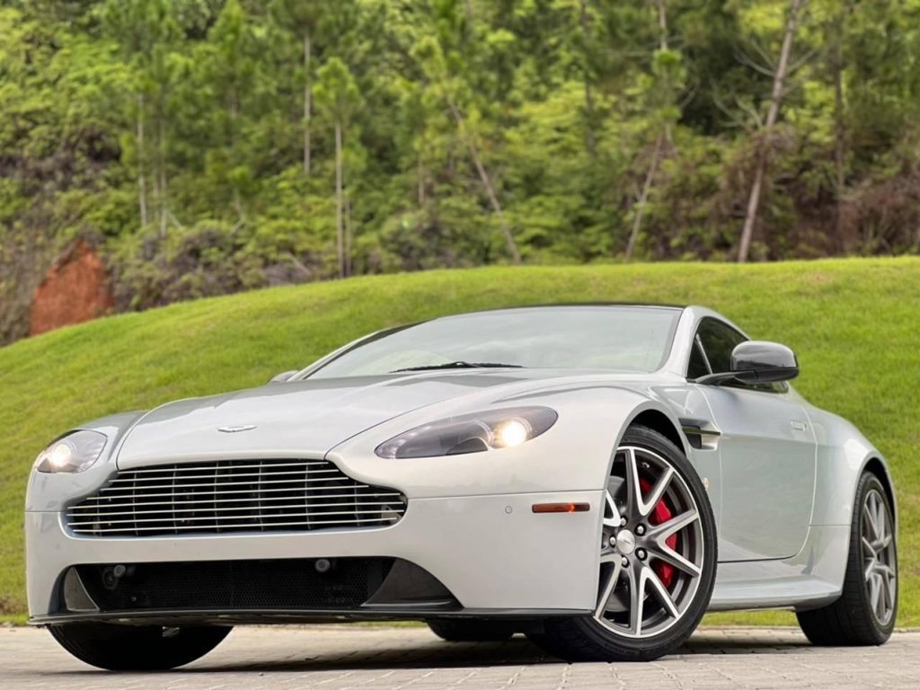 Aston Martin Vantage S V8 2011