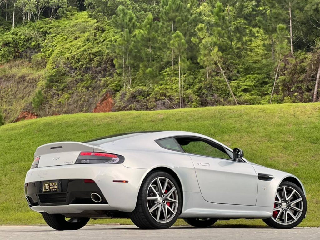 Aston Martin Vantage S V8 2011