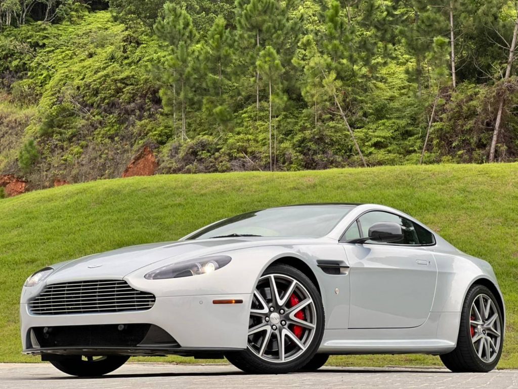 Aston Martin Vantage S V8 2011