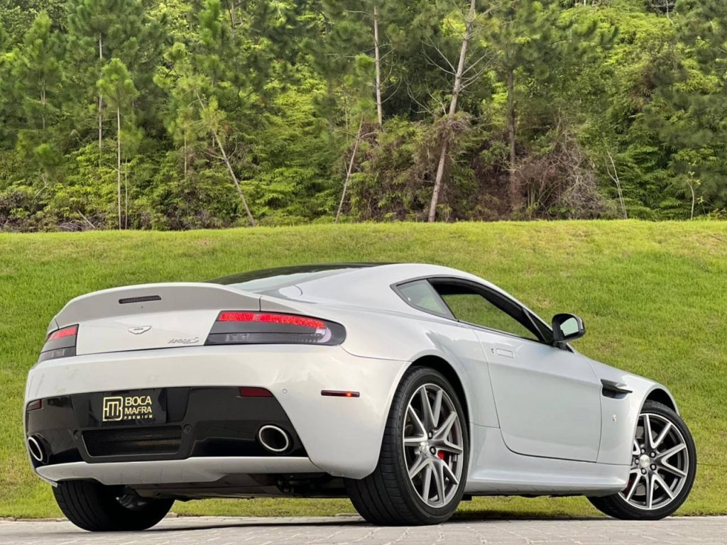 Aston Martin Vantage S V8 2011