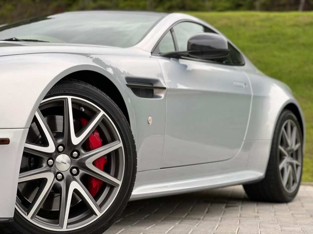 Aston Martin Vantage S V8 2011