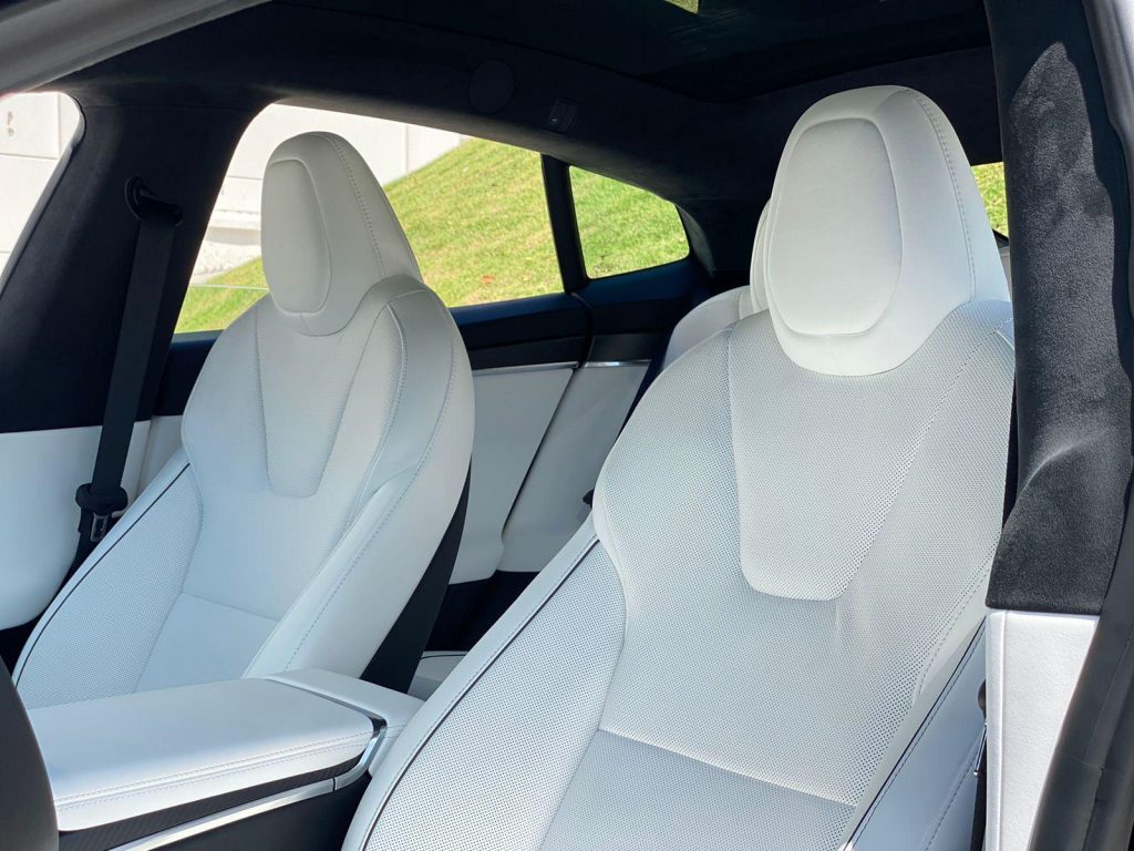 Tesla Model S Plaid  2021