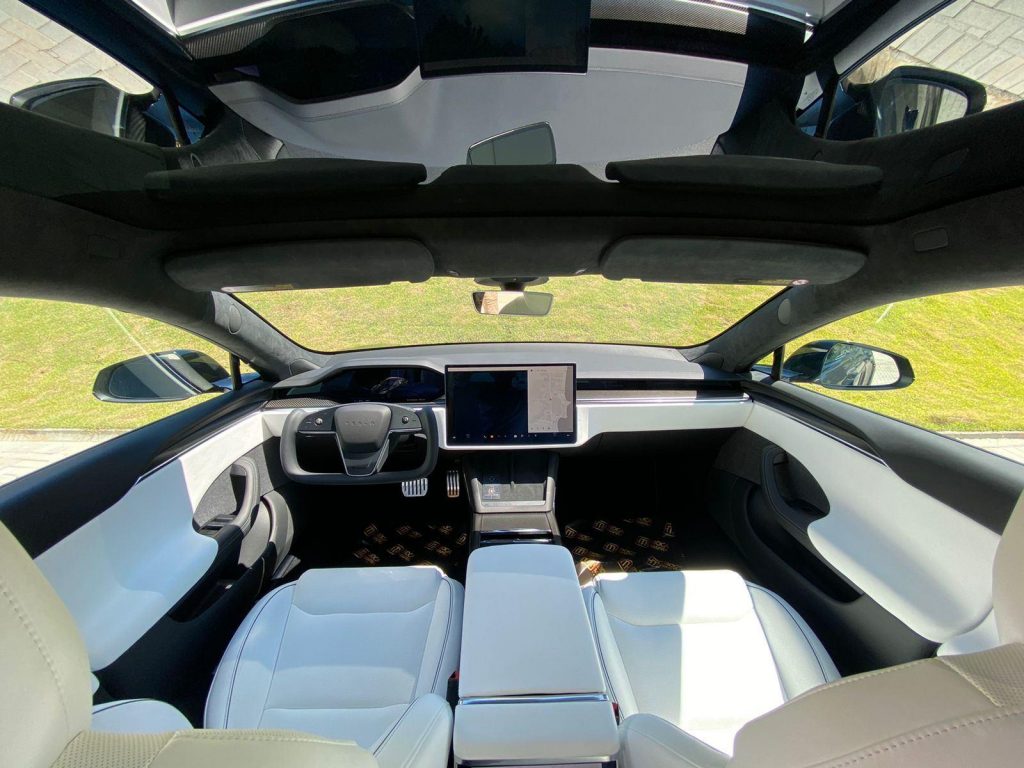 Tesla Model S Plaid  2021