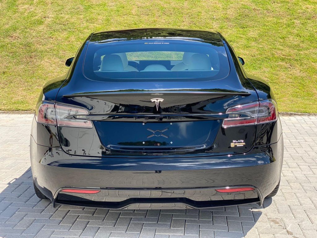 Tesla Model S Plaid  2021