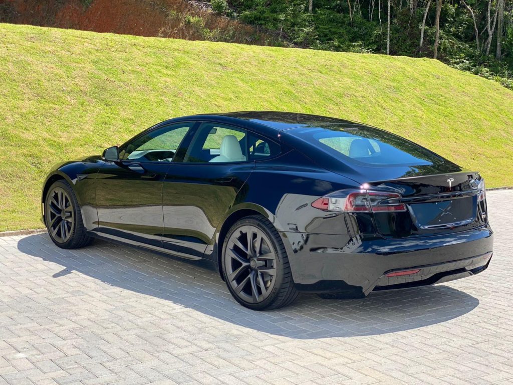 Tesla Model S Plaid  2021