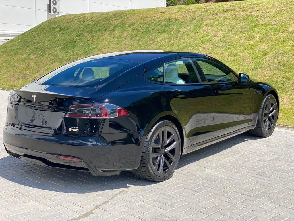 Tesla Model S Plaid  2021