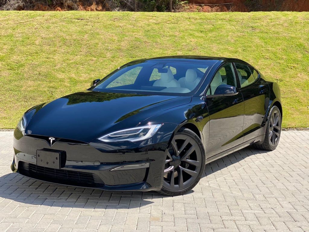 Tesla Model S Plaid  2021